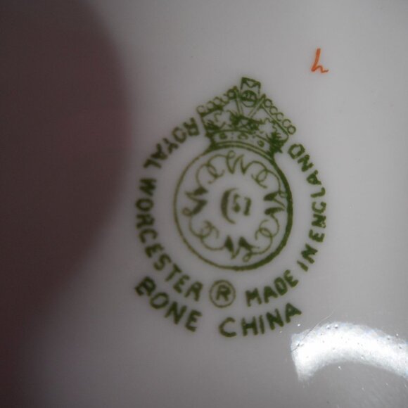 Vintage Royal Worcester White Fruit & Flower Design Mini Bowl Bone China - Picture 7 of 7